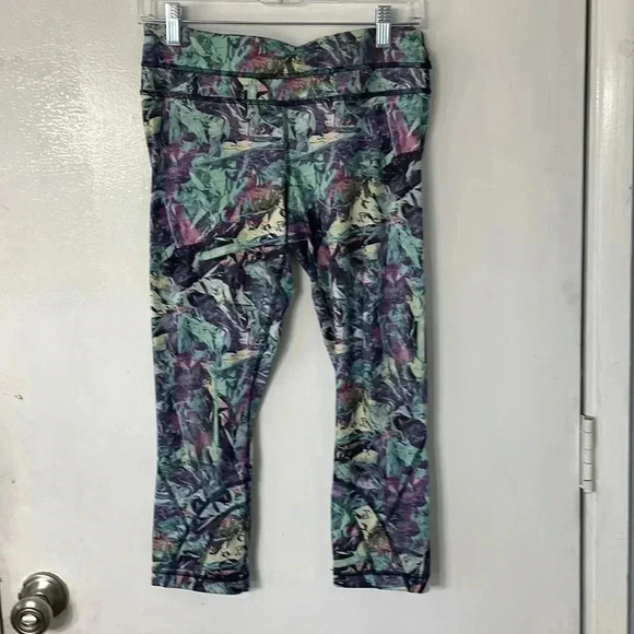 Lululemon run inspire crop 11, 21 1/2” - Picture 8 of 11